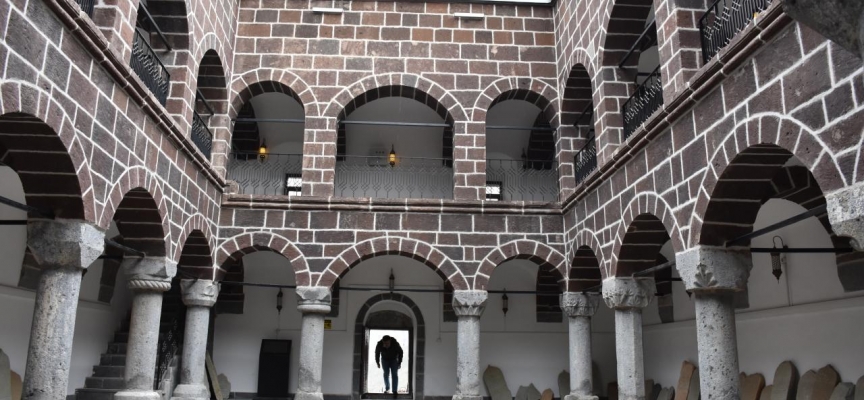 Hakkari'deki tarihi medrese "müze" olarak turizme hizmet ediyor