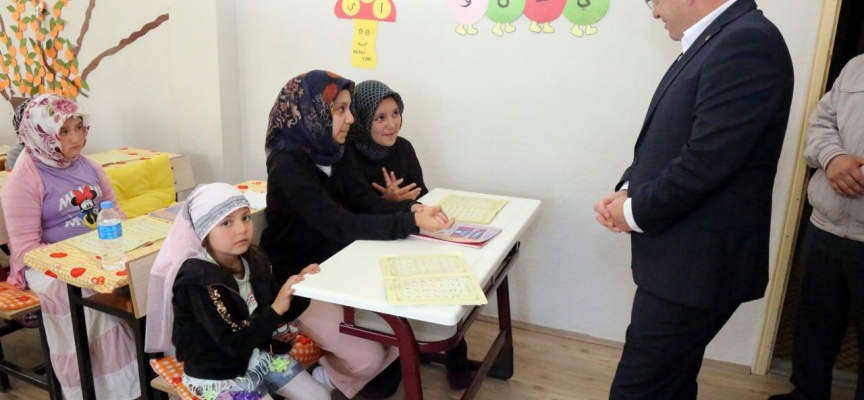 Yozgat Valisi Polat, yaz Kur'an kursunu ziyaret etti