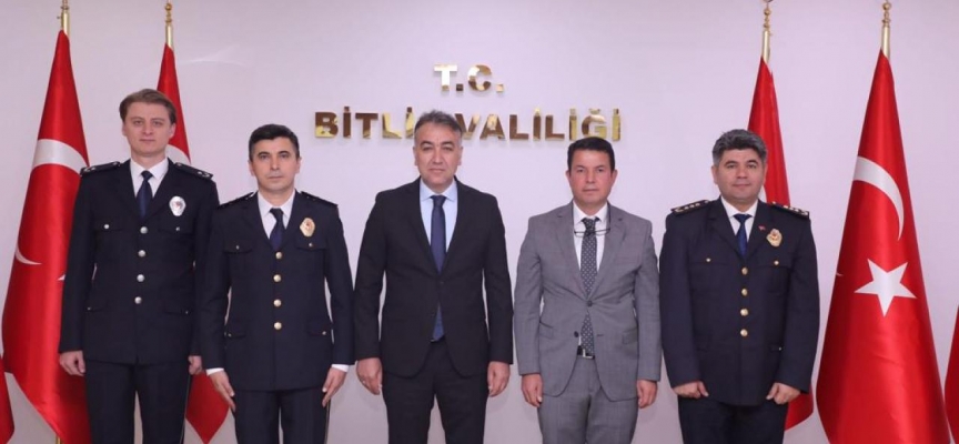 Bitlis'te terfi eden polislere rütbeleri takıldı