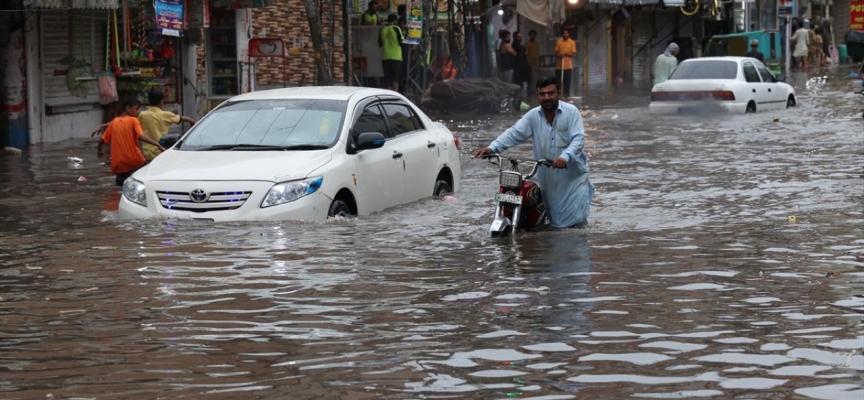 Pakistan'daki şiddetli yağışlarda ölenlerin sayısı 20'ye yükseldi