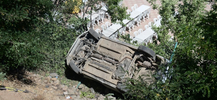 Tunceli'de şarampole devrilen otomobildeki 4 kişi yaralandı