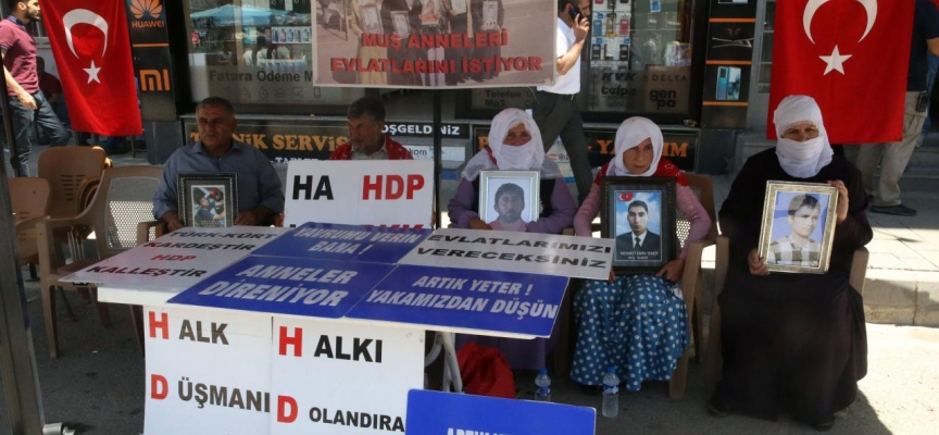 Muşlu aileler evlatları için HDP il binası önündeki eylemlerini sürdürdü