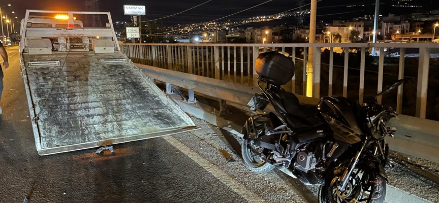 İzmir'de kamyona çarpan motosikletin sürücüsü öldü