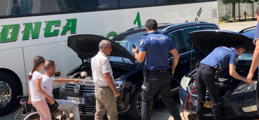 Kapıkule’de engelli gurbetçinin yardımına polis yetişti