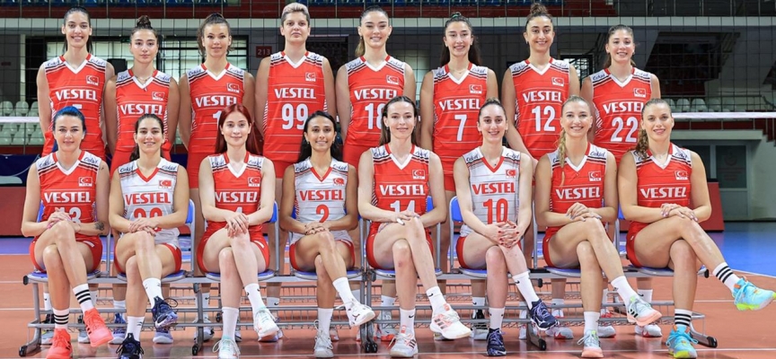 A Milli Kadın Voleybol Takımı basın mensuplarıyla buluştu