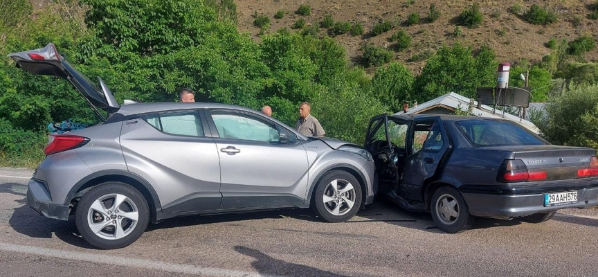 Gümüşhane'de otomobil ile cip çarpıştı: 3 yaralı