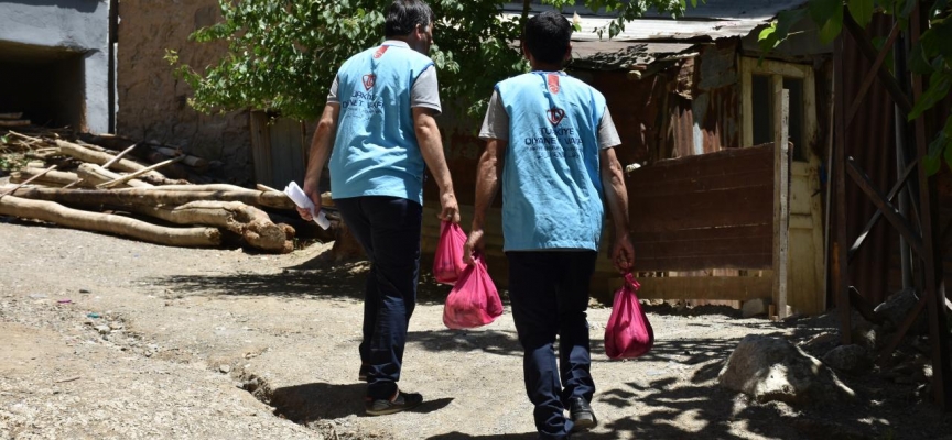 Hakkari'de 3 bin aileye kurban eti dağıtıldı