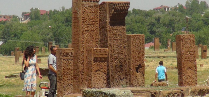 Ahlat’ta bayram yoğunluğu