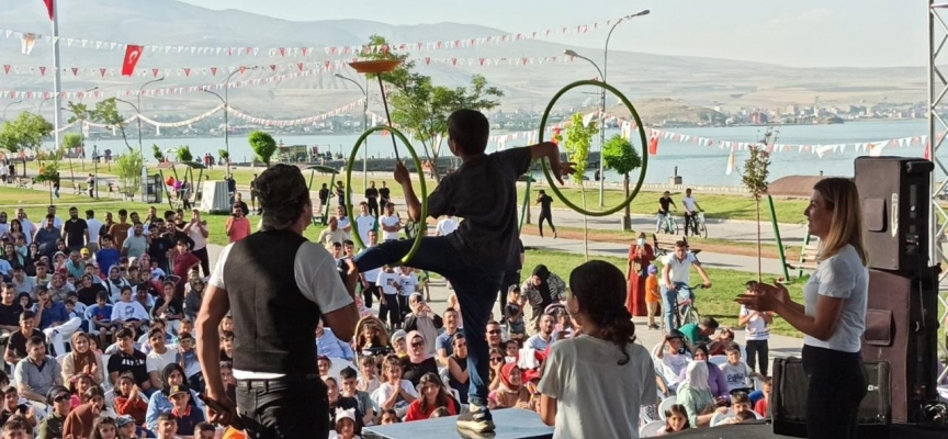 Tatvan'da çocuklar için 'Bayram Şöleni'