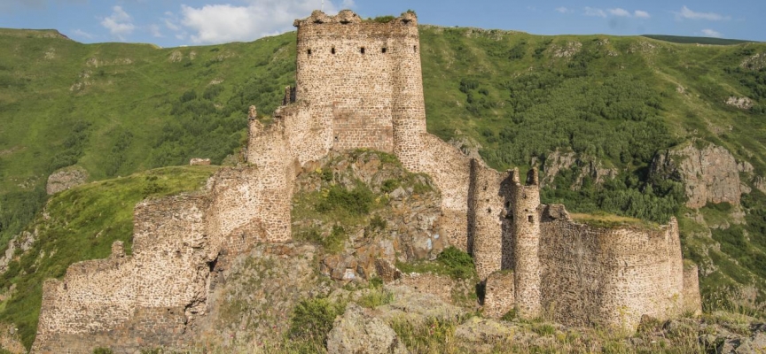 Tarihi "Şeytan Kalesi" tatilde ziyaretçilerini ağırlıyor