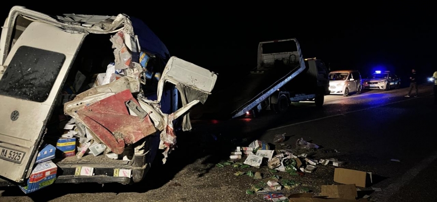 Kilis'te gıda yüklü minibüs devrildi