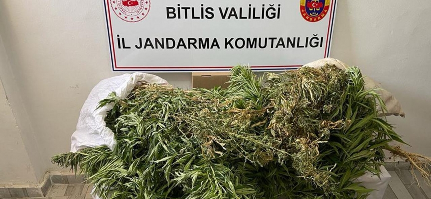 Bitlis'te ele geçirilen 4 kilo 100 gram esrar imha edildi