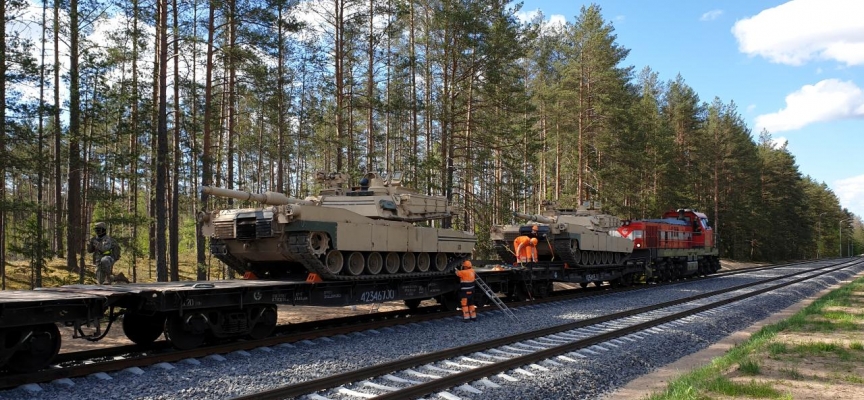 ABD yapımı 7 Abrams tankı askerlerin eğitimi için Polonya'da