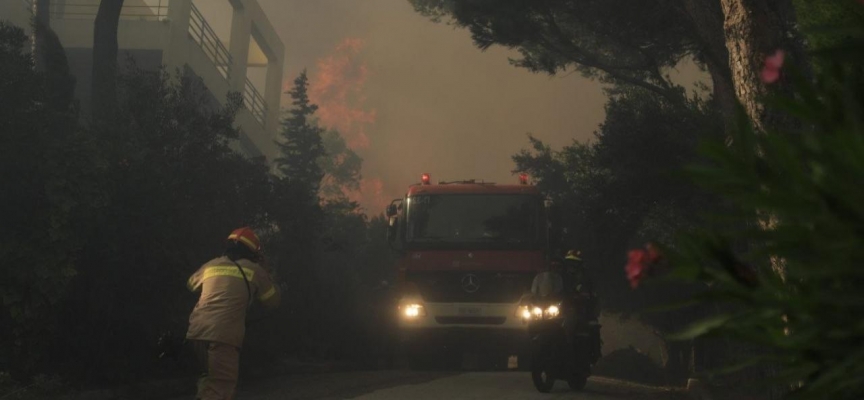 Atina'da korkutan orman yangın: Bölge sakinleri tahliye edildi