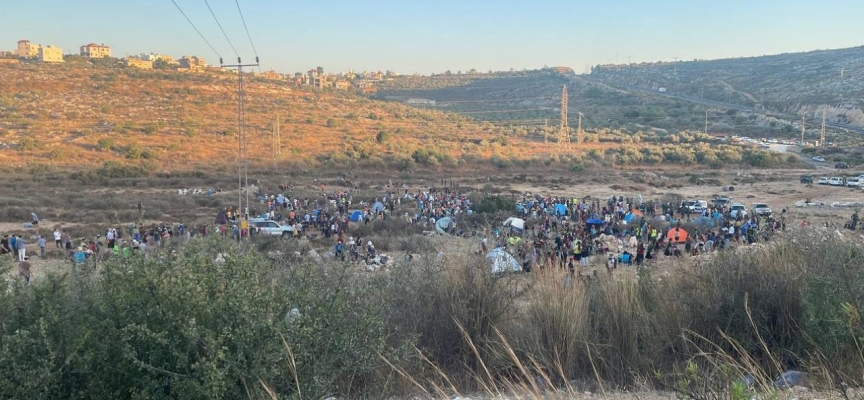 Yahudi yerleşimciler Batı Şeria'da "gecekondu yerleşim" inşa etmek için kamp kurdu