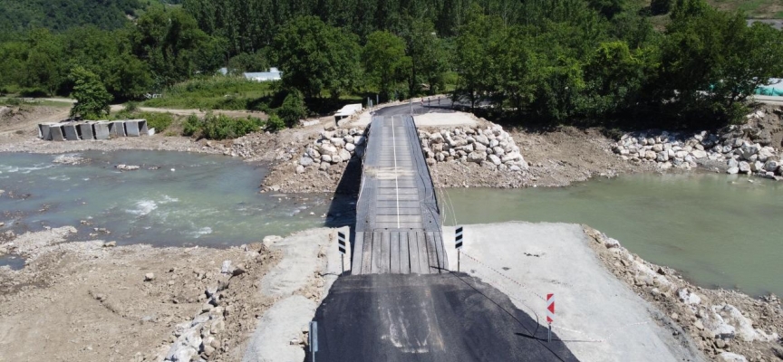 Bartın'da selde hasar gören köprü yıkılıyor