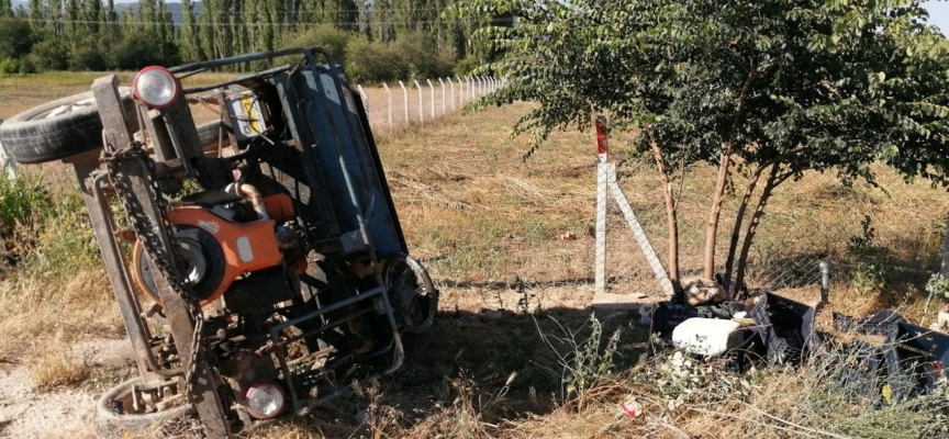 Afyonkarahisar'da minibüs ile tarım aracı çarpıştı: 5 yaralı