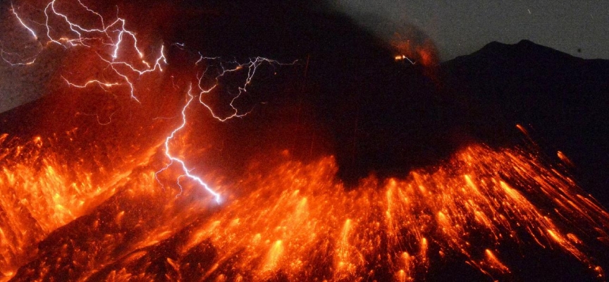 Japonya'da Sakurajima Yanardağı patladı