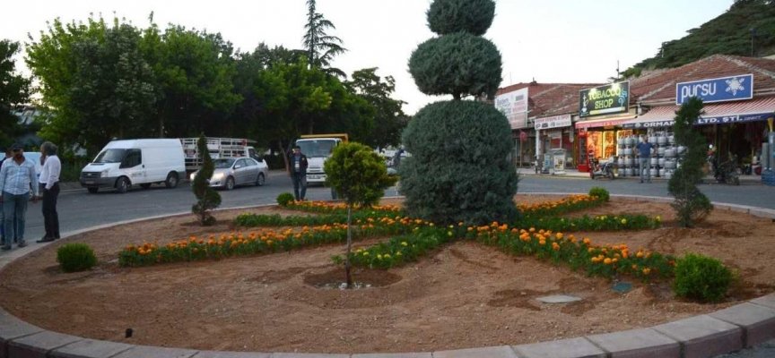 Kırşehir'de yol, kaldırım ve peyzaj çalışmaları devam ediyor