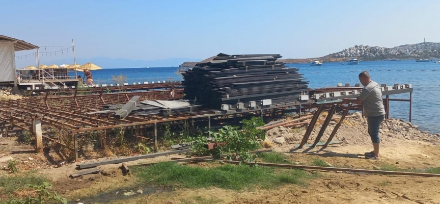 Bodrum'da kaçak iskelelerin kaldırılmasına devam ediliyor