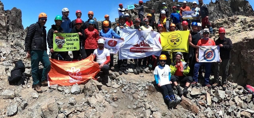 Rize'de 34 dağcı Kaçkar Dağları'na tırmandı