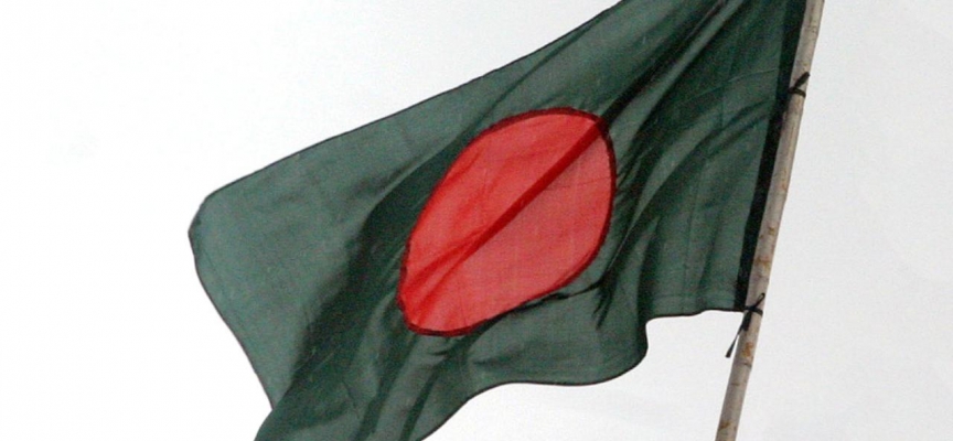 Bangladeş'te savaş suçlusu oldukları iddiasıyla 6 kişi için idam kararı verildi