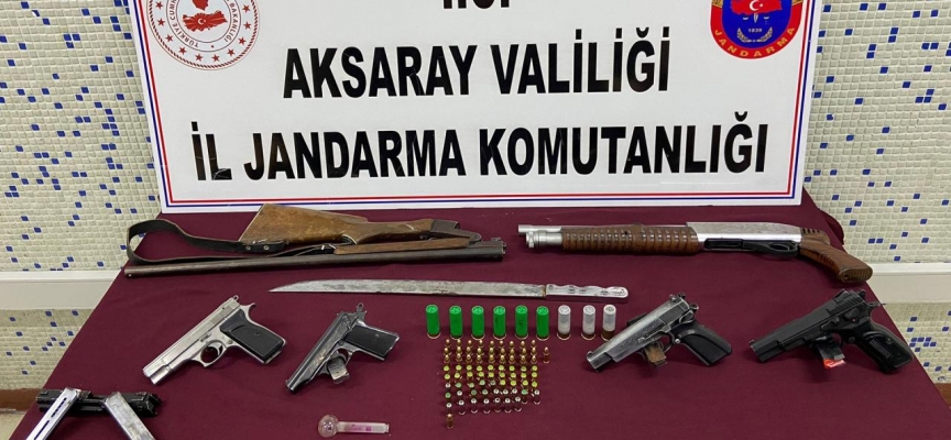 Aksaray'da restoran baskını: Çok sayıda silah ele geçirildi