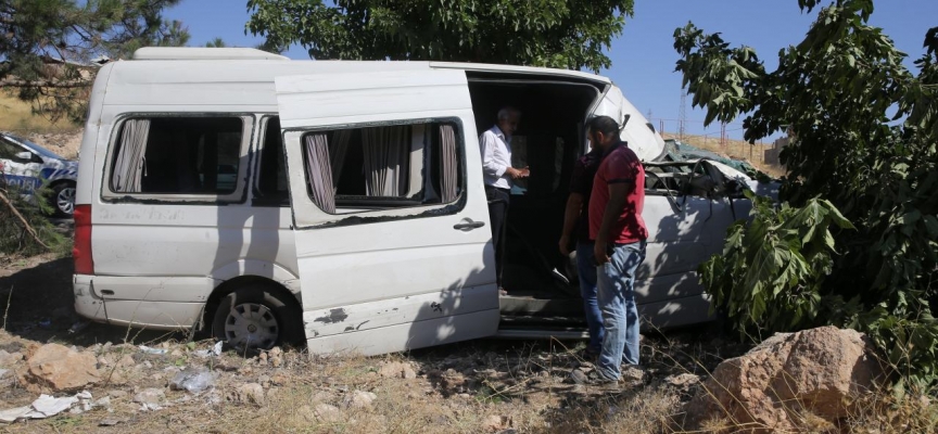 Şanlıurfa'da işçi servis minibüsü devrildi: 18 yaralı