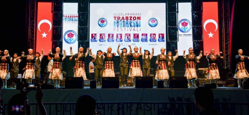 Trabzon'da 'Uluslararası Horon Festivali' gerçekleştirildi