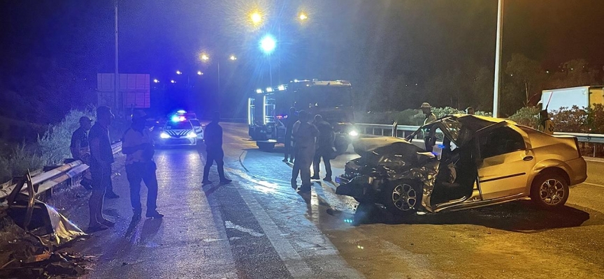 İzmir'de otomobil kamyona çarptı: 1 ölü