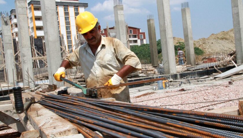 Yarından itibaren ay sonuna kadar 12.00-16.00 arasında güneş altında çalışmak yasaklandı