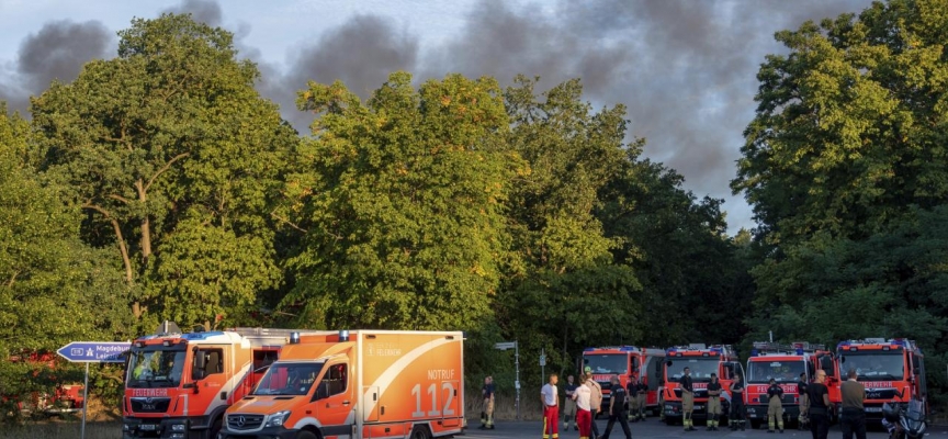 Berlin’deki ormanda patlama sonrası yangın çıktı