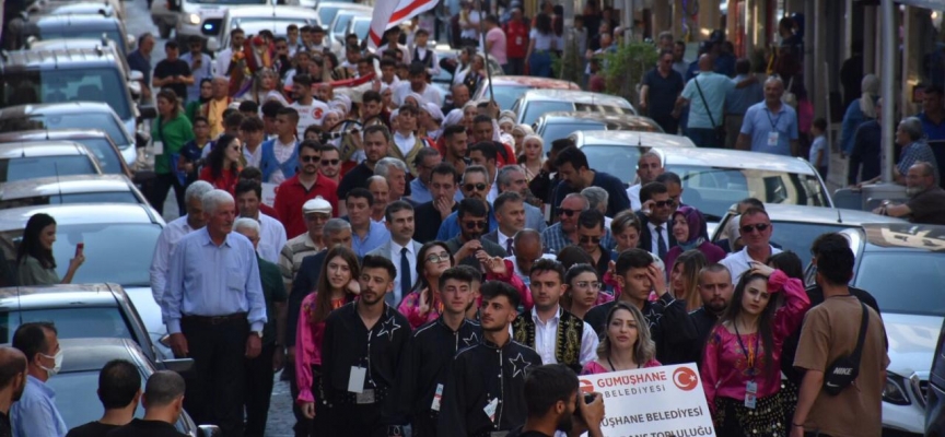 Gümüşhane'de Uluslararası Kuşburnu-Pestil Kültür ve Turizm Festivali başladı