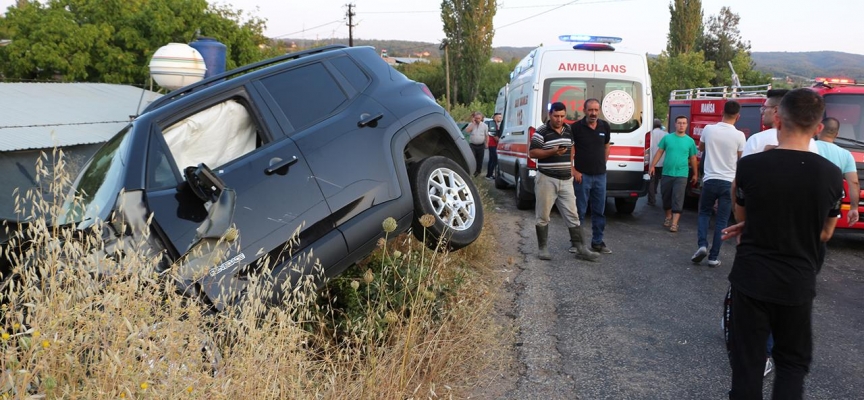 Manisa'da iki otomobil çarpıştı: 1 ölü, 4 yaralı