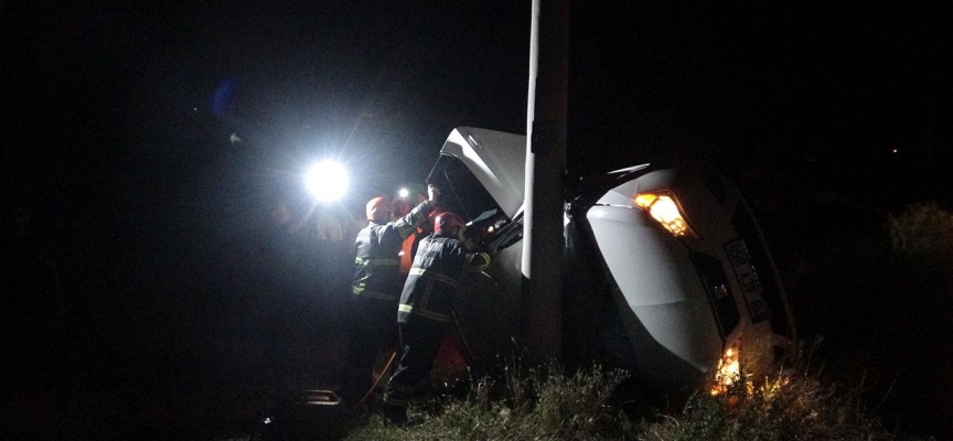 Çorum’da otomobil elektrik direğine çarptı: 6 yaralı