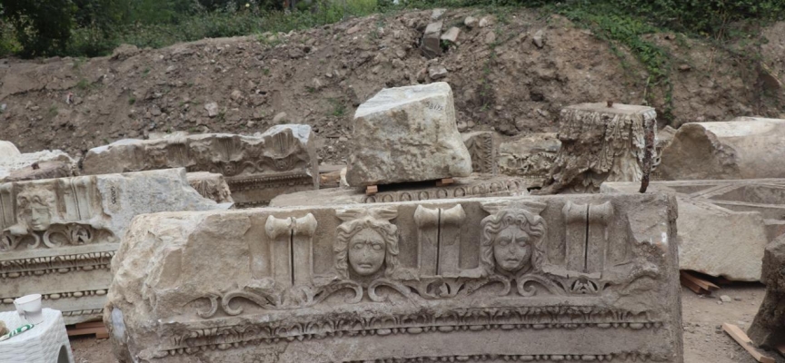 Düzce'deki antik kentte mermer blok ve mimari figürler bulundu