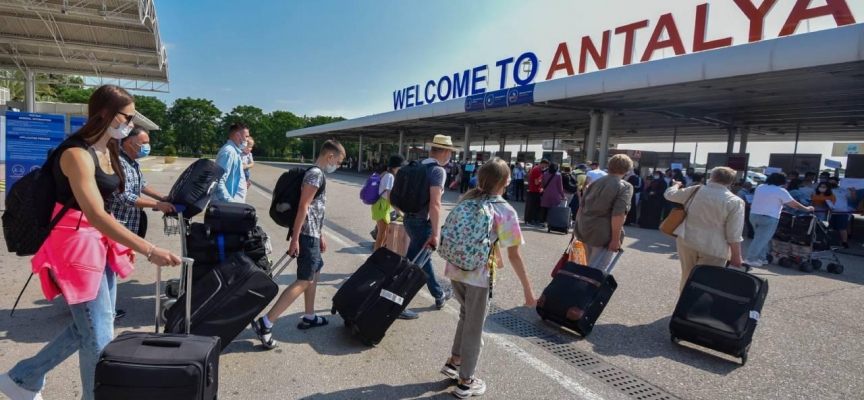 Antalya'ya hava yoluyla gelen turist sayısı 7 milyonu aştı