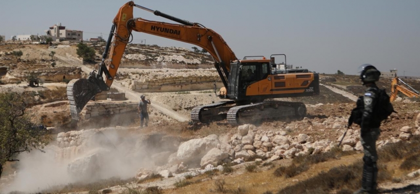 İsrail güçleri, Batı Şeria'da Filistinlilere ait yapıları yıktı