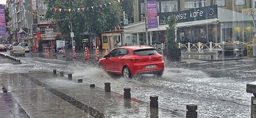 Çorlu'da yollar göle döndü