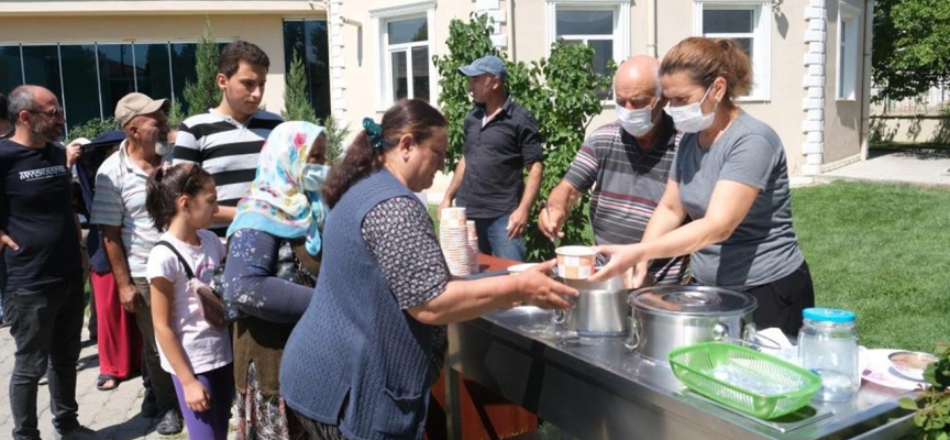 Erzincan'da 3 bin kişilik aşure ikramı