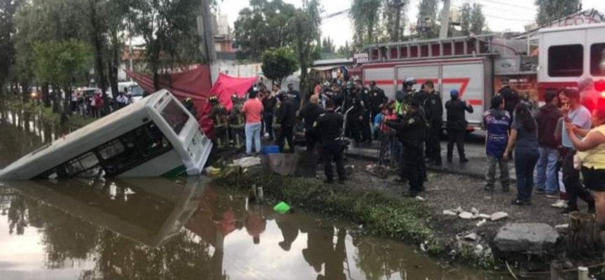 Meksika’da minibüs su kanalına düştü: 7 yaralı