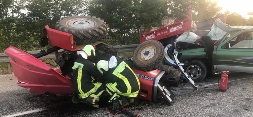 Denizli'de işçileri taşıyan traktör ile otomobil çarpıştı: 11 yaralı