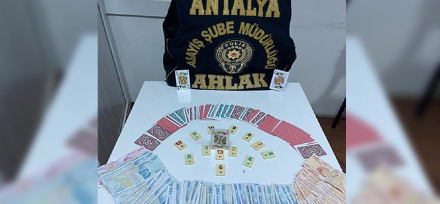 Antalya'da kumar operasyonu: 13 kişiye 23 bin lira ceza