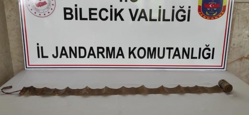 Bilecik'te yılan derisine yazılı dini eser ele geçirildi