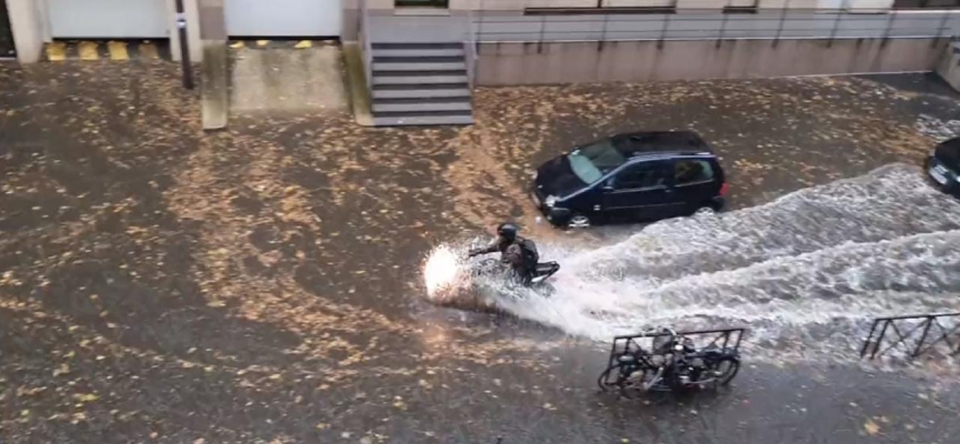 Paris'te şiddetli yağış ve fırtına etkili oldu