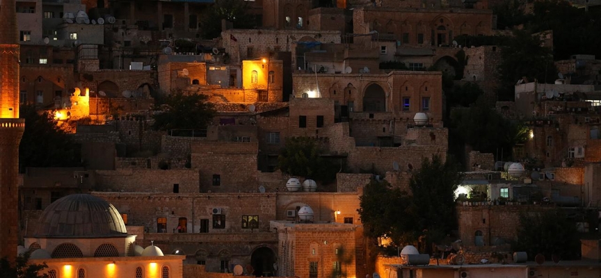 Mardin'de gösteri ve yürüyüşler geçici olarak yasaklandı