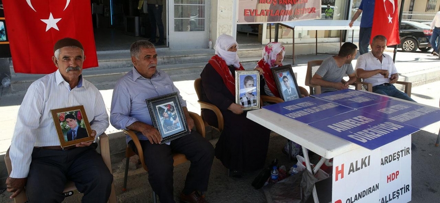 Muşlu aileler HDP önündeki eylemlerini sürdürdü