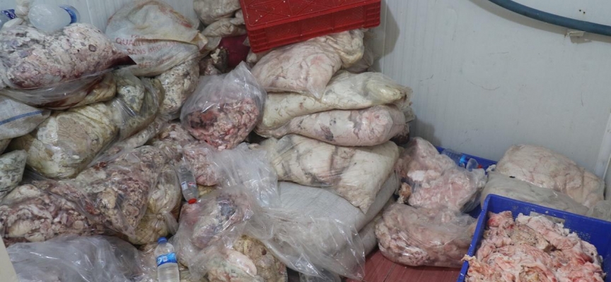 Elazığ'da bir işletmede 900 kilogram bozuk et ve sakatat ele geçirildi