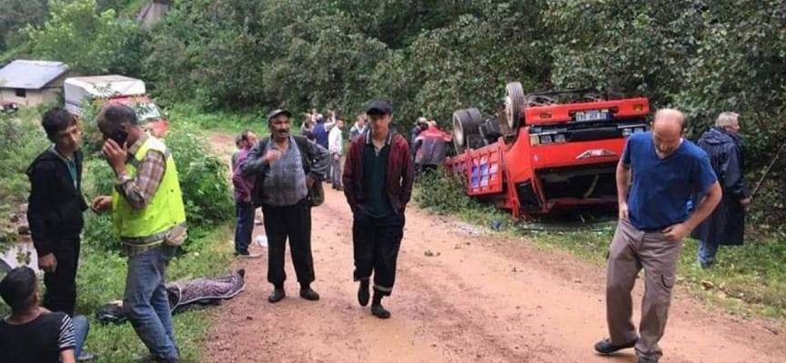 Ordu'da fındık işçilerini taşıyan kamyonet devrildi: 13 yaralı