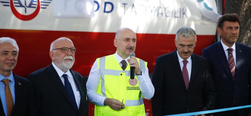 Bakan Karaismailoğlu: Milli elektrikli lokomotifin imalatı başladı